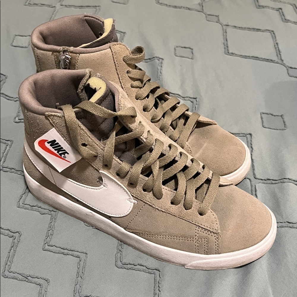 Nike High-Top Sneakers in sage green and White